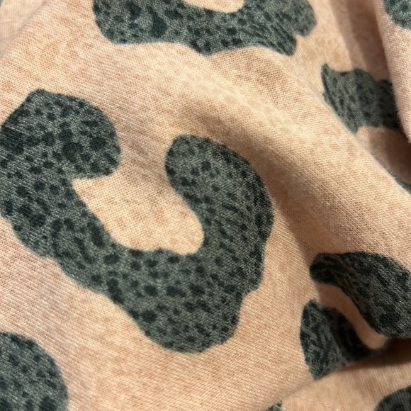 Hopely Leopard Print Women’s Medium OVERSIZED - Picture 9 of 10